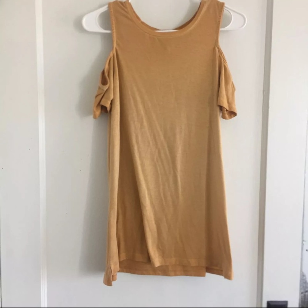 Off the shoulder rue 21 Top